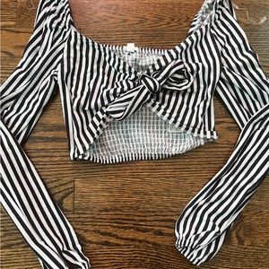 Arden’s cropped stripped long sleeve top size m